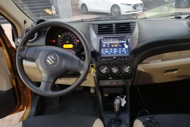 Used Suzuki Alto 2009 1.0L Automatic Luxury Version Center Console