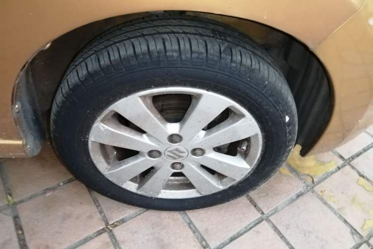 Used Suzuki Alto 2009 1.0L Automatic Luxury Version Right Front Wheel Hub