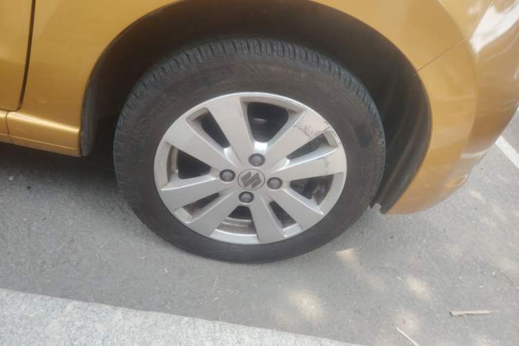 Used Suzuki Alto 2009 1.0L Automatic Luxury Version Right Front Wheel Hub