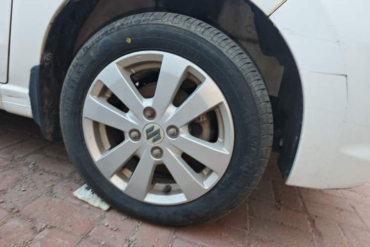 Used Suzuki Alto 2012 1.0L Manual Utility Version Right Front Wheel Hub