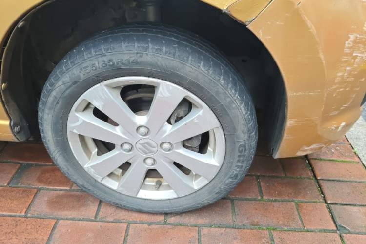 Used Suzuki Alto 2012 1.0L Manual Utility Version Right Front Wheel Hub