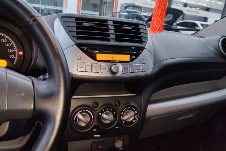 Used Suzuki Alto 2013 1.0L Automatic Luxury Model Audio And AC Panel
