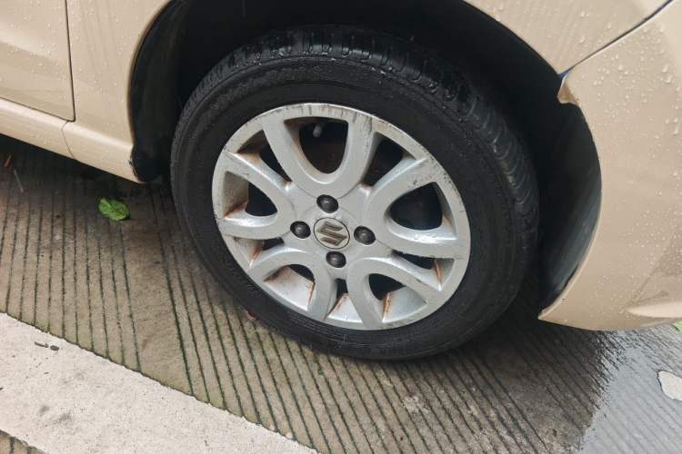 Used Suzuki Alto 2013 1.0L Automatic Luxury Model Right Front Wheel Hub