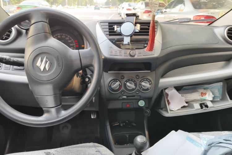 Used Suzuki Alto 2013 1.0L Manual Luxury Model Center Console