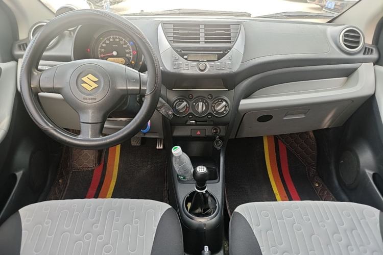 Used Suzuki Alto 2013 1.0L Manual Luxury Model Center Console
