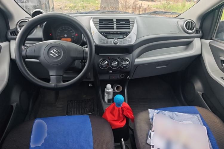 Used Suzuki Alto 2013 1.0L Manual Luxury Model Center Console