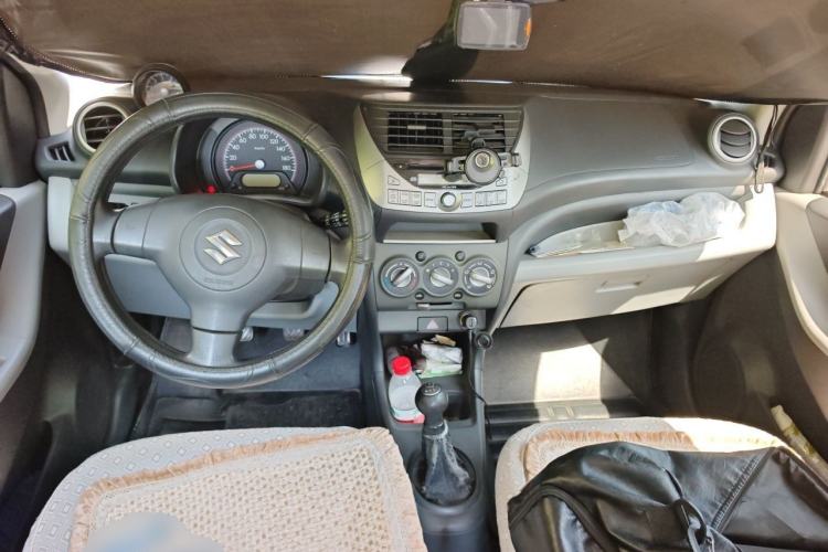 Used Suzuki Alto 2013 1.0L Manual Luxury Model Center Console