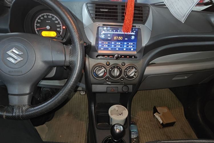 Used Suzuki Alto 2013 1.0L Manual Luxury Model Center Console