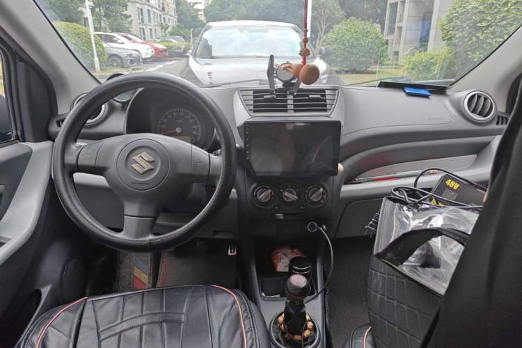Used Suzuki Alto 2013 1.0L Manual Luxury Model Center Console