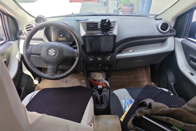 Used Suzuki Alto 2013 1.0L Manual Luxury Model Center Console