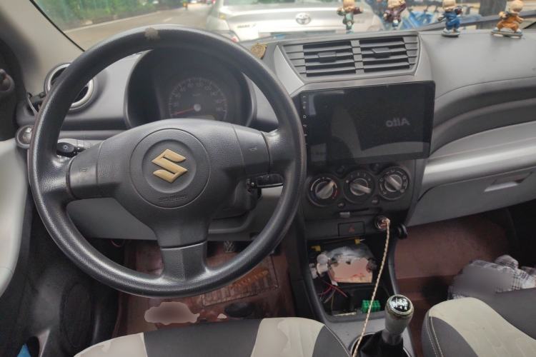 Used Suzuki Alto 2013 1.0L Manual Utility Model Center Console