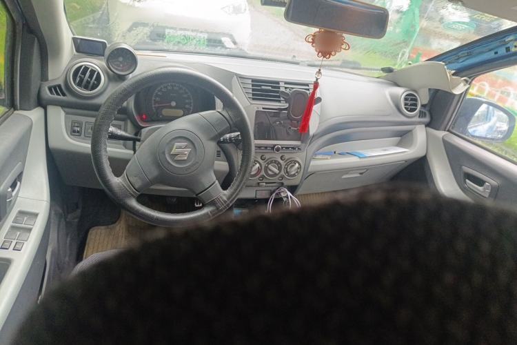Used Suzuki Alto 2013 1.0L Manual Luxury Model Center Console