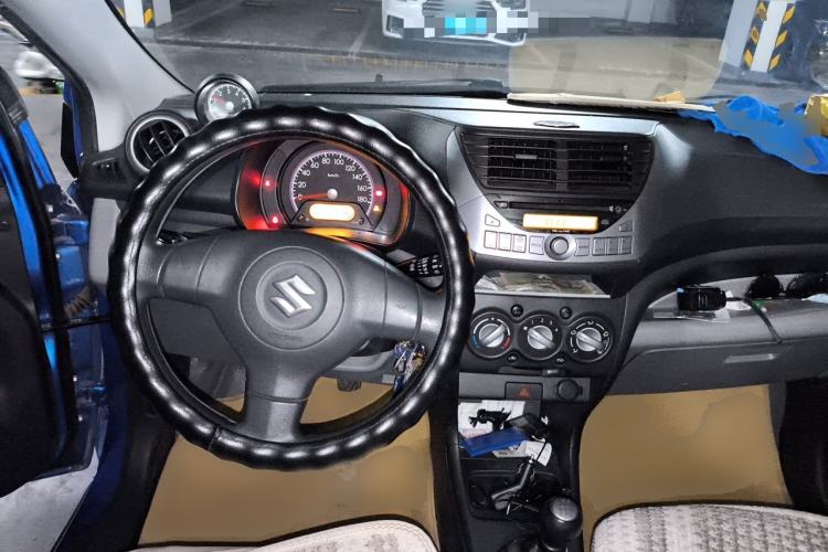 Used Suzuki Alto 2013 1.0L Manual Luxury Model Center Console