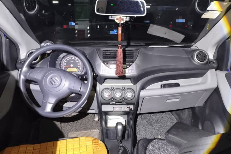 Used Suzuki Alto 2013 1.0L Automatic Luxury Model Center Console