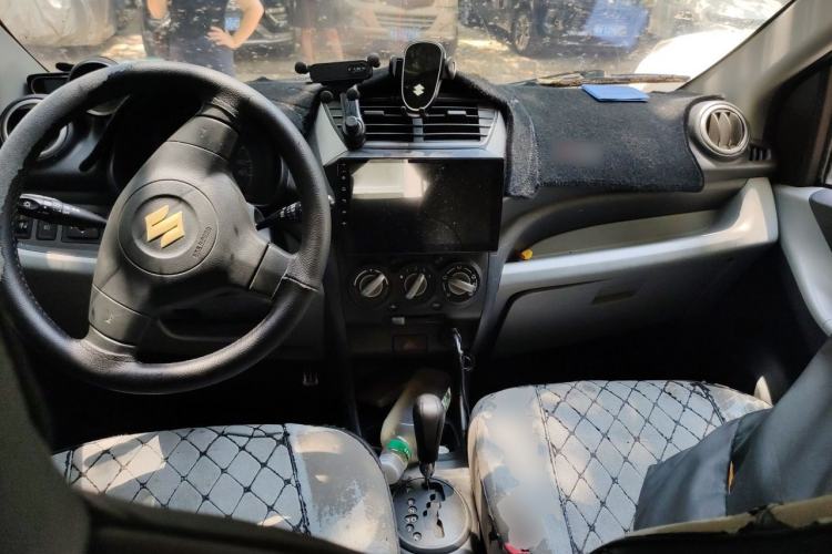 Used Suzuki Alto 2013 1.0L Automatic Luxury Model Center Console