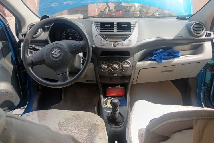 Used Suzuki Alto 2013 1.0L Manual Luxury Model Center Console