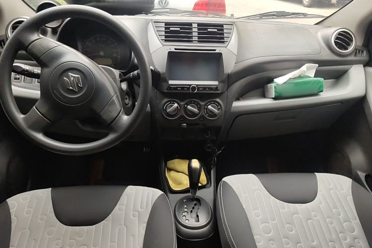 Used Suzuki Alto 2013 1.0L Automatic Luxury Model Center Console