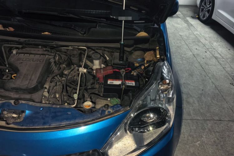 Used Suzuki Alto 2013 1.0L Automatic Luxury Model Engine Bay Left
