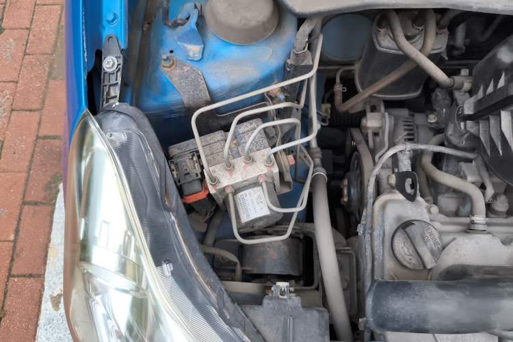 Used Suzuki Alto 2013 1.0L Manual Luxury Model Engine Bay Right
