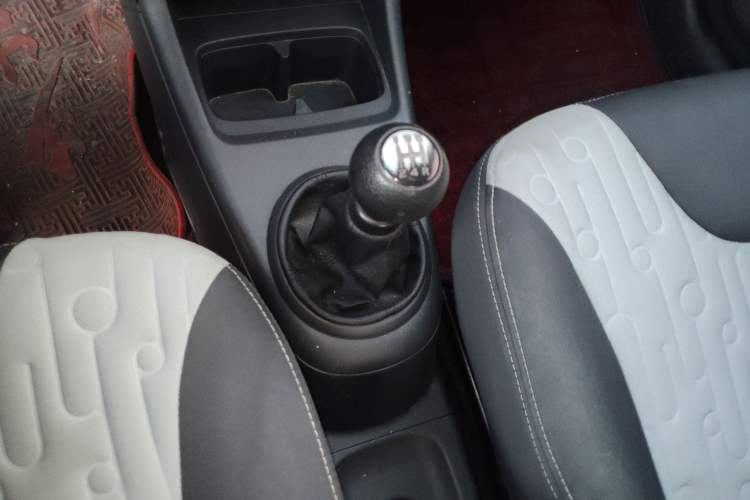 Used Suzuki Alto 2013 Revised Version 1.0L Manual Comfort Edition Gear Lever