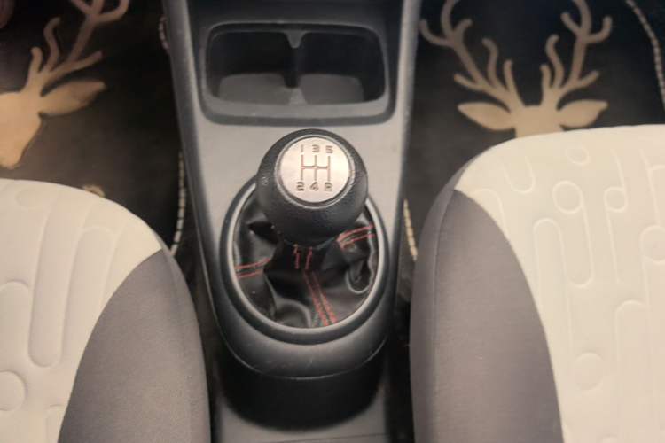 Used Suzuki Alto 2013 Revised Version 1.0L Manual Comfort Edition Gear Lever