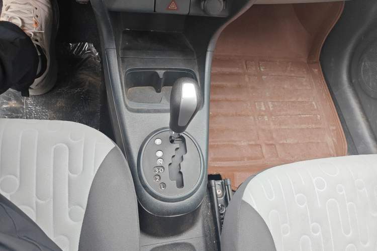 Used Suzuki Alto 2013 1.0L Automatic Luxury Model Gear Lever