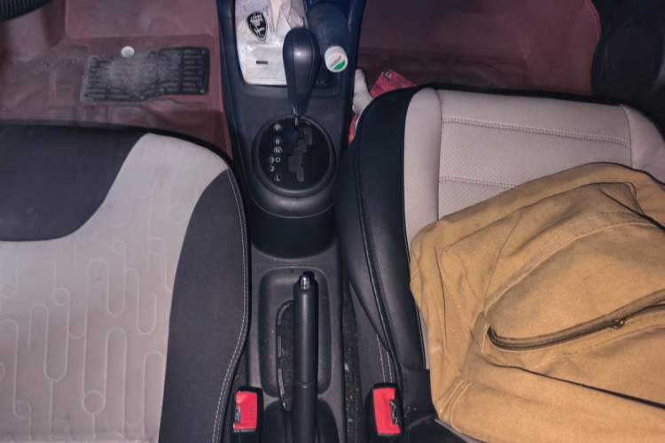 Used Suzuki Alto 2013 1.0L Automatic Luxury Model Gear Lever