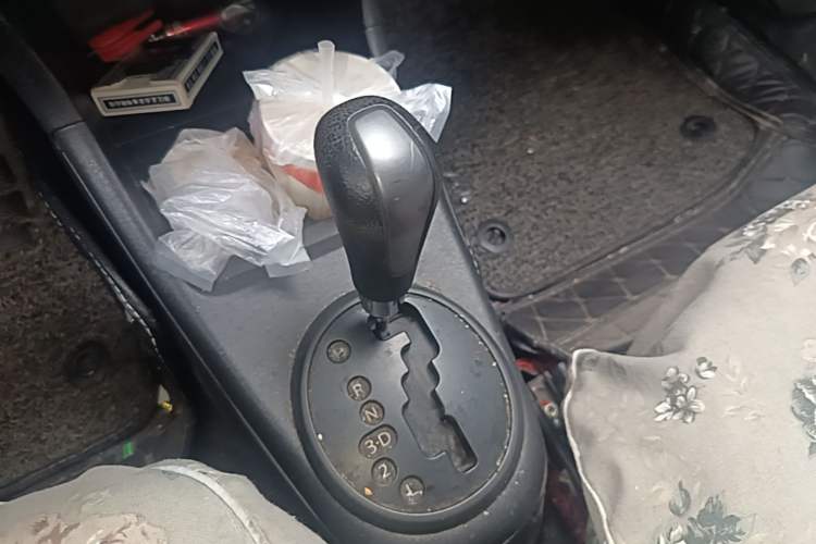 Used Suzuki Alto 2013 1.0L Automatic Luxury Model Gear Lever