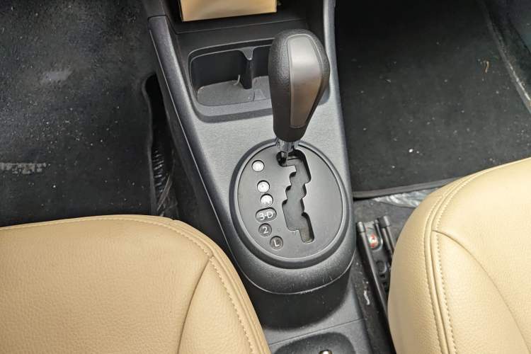 Used Suzuki Alto 2013 1.0L Automatic Luxury Model Gear Lever