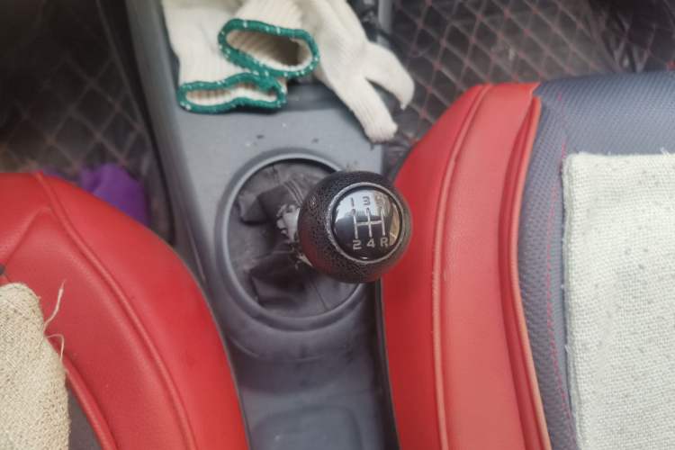 Used Suzuki Alto 2013 Revised Version 1.0L Manual Comfort Edition Gear Lever