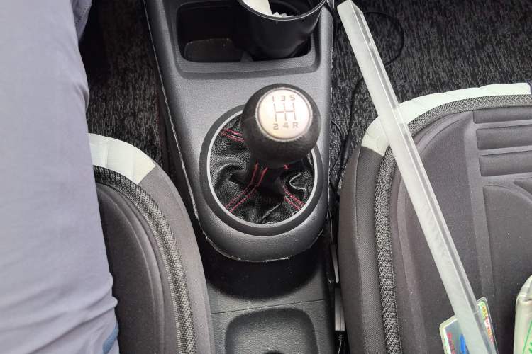 Used Suzuki Alto 2013 Revised Version 1.0L Manual Comfort Edition Gear Lever