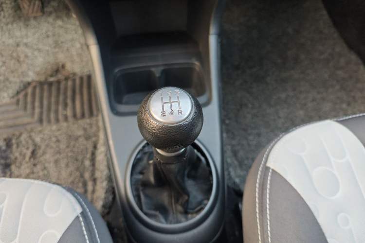 Used Suzuki Alto 2013 Revised Version 1.0L Manual Comfort Edition Gear Lever