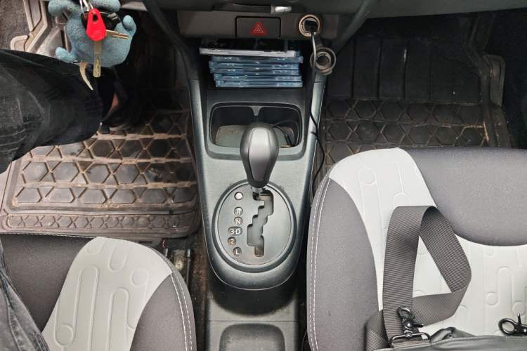 Used Suzuki Alto 2013 1.0L Automatic Luxury Model Gear Lever