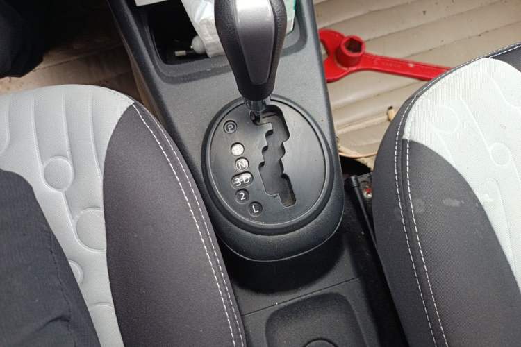 Used Suzuki Alto 2013 1.0L Automatic Luxury Model Gear Lever