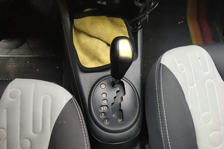 Used Suzuki Alto 2013 1.0L Automatic Luxury Model Gear Lever