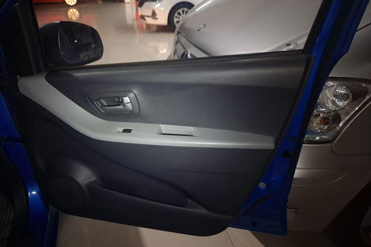 Used Suzuki Alto 2013 1.0L Automatic Luxury Model Interior 3