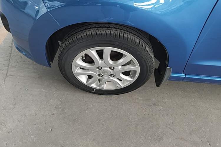 Used Suzuki Alto 2013 1.0L Automatic Luxury Model Left Front Wheel Hub