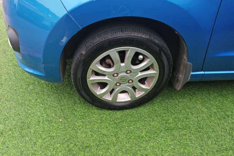 Used Suzuki Alto 2013 1.0L Automatic Luxury Model Left Front Wheel Hub