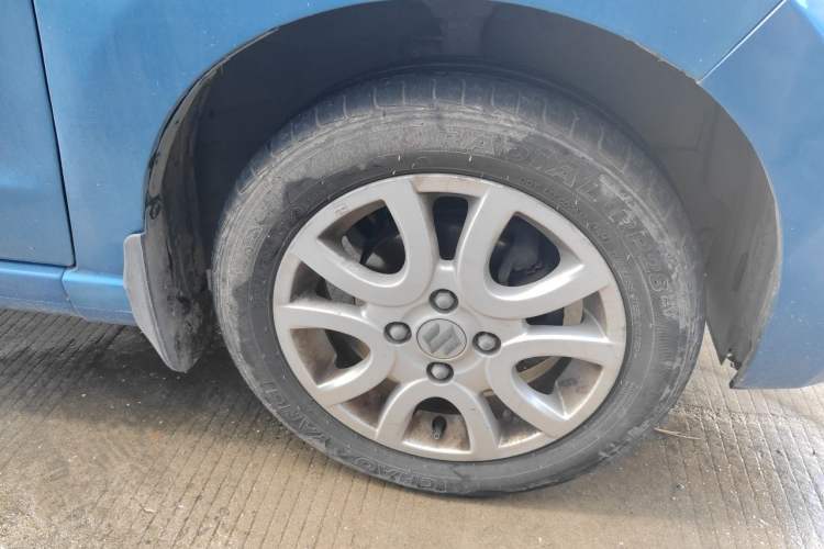 Used Suzuki Alto 2013 1.0L Manual Luxury Model Right Front Wheel Hub