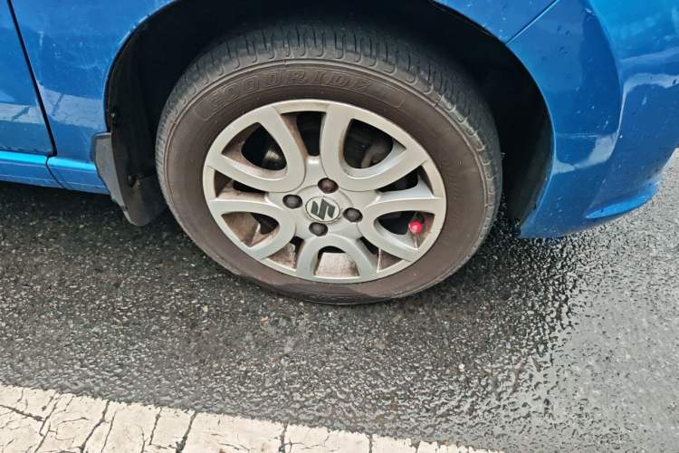 Used Suzuki Alto 2013 1.0L Automatic Luxury Model Right Front Wheel Hub