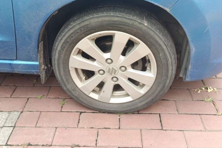 Used Suzuki Alto 2013 1.0L Automatic Luxury Model Right Front Wheel Hub