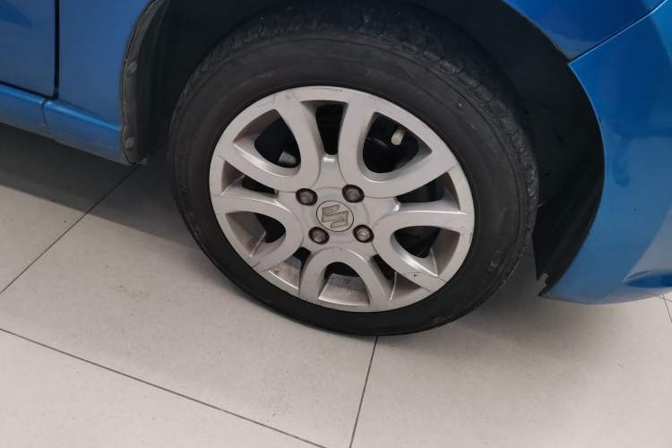 Used Suzuki Alto 2013 1.0L Automatic Luxury Model Right Front Wheel Hub