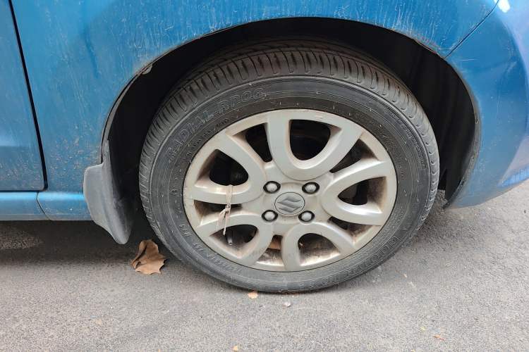 Used Suzuki Alto 2013 1.0L Manual Luxury Model Right Front Wheel Hub