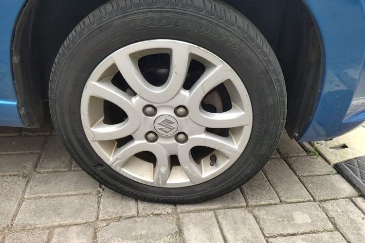 Used Suzuki Alto 2013 1.0L Automatic Luxury Model Right Front Wheel Hub