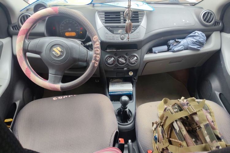 Used Suzuki Alto 2013 1.0L Manual Luxury Model Center Console
