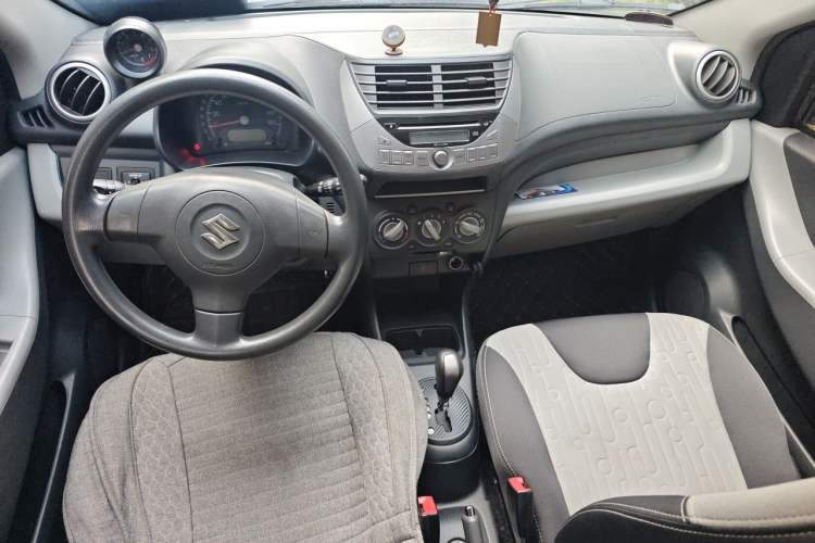 Used Suzuki Alto 2013 1.0L Automatic Luxury Model Center Console