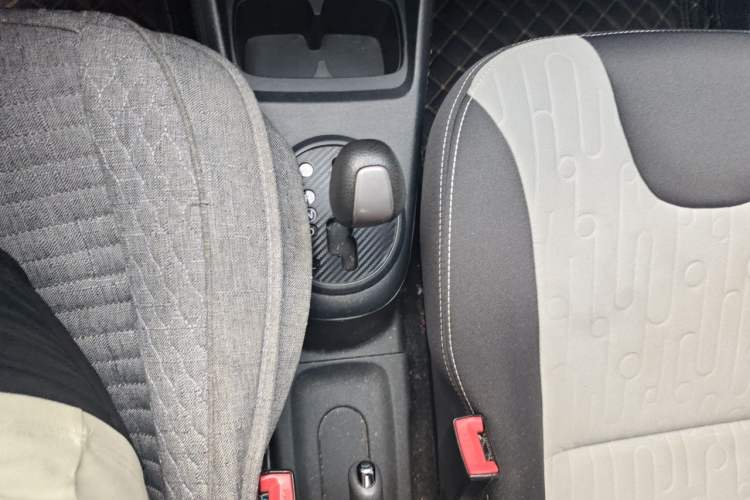 Used Suzuki Alto 2013 1.0L Automatic Luxury Model Gear Lever