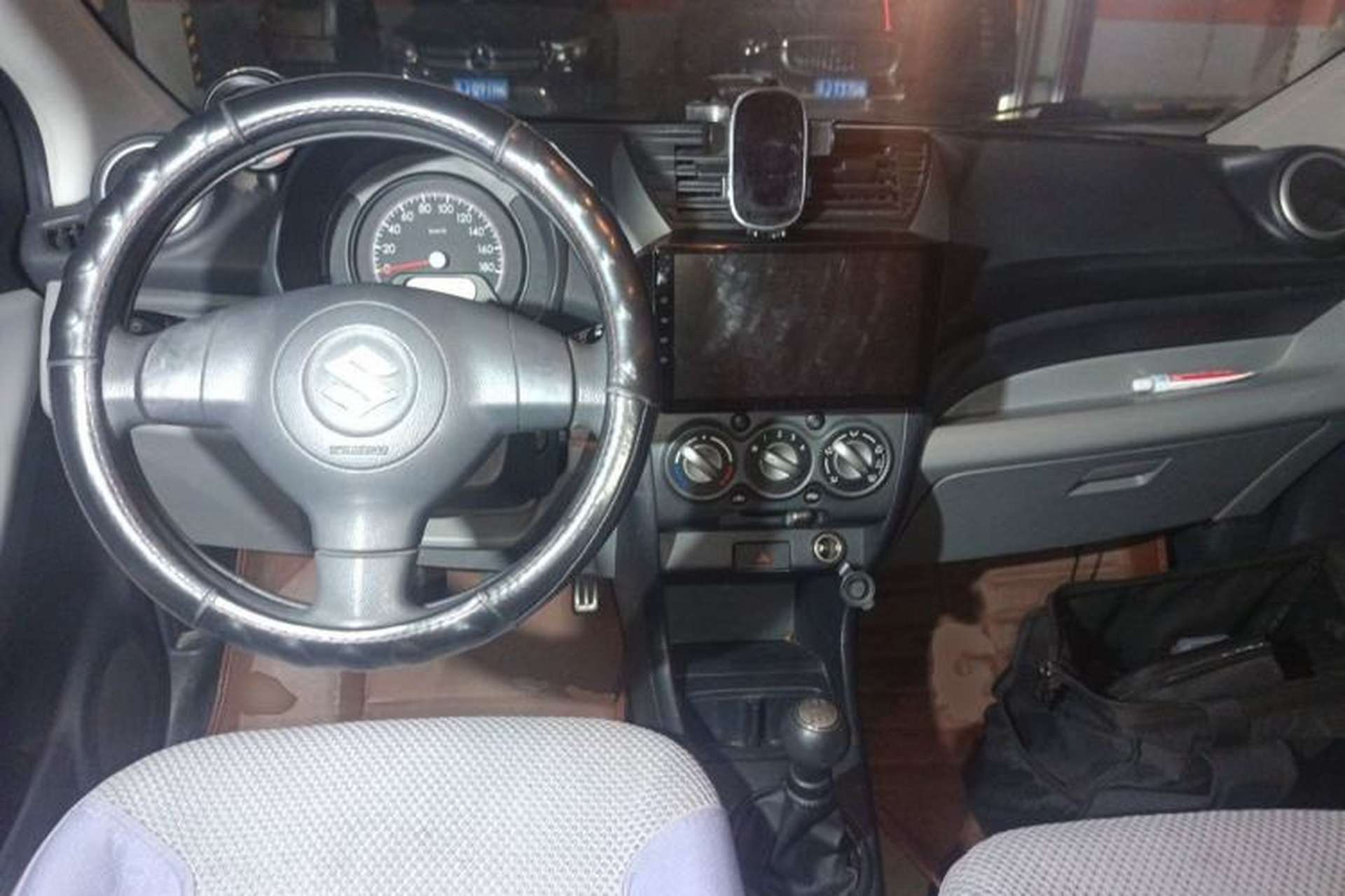 Used Suzuki Alto 2013 1.0L Manual Luxury Model Center Console