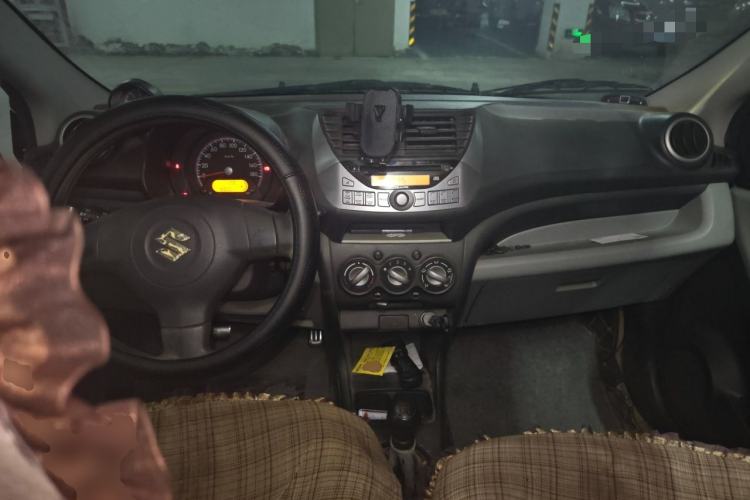Used Suzuki Alto 2013 1.0L Manual Luxury Model Center Console