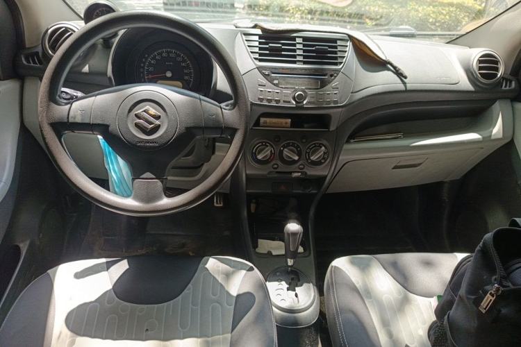 Used Suzuki Alto 2013 1.0L Automatic Luxury Model Center Console